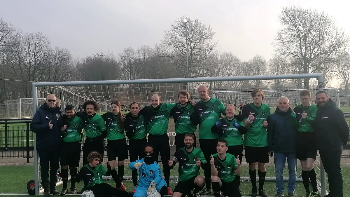 FC Almere G-elftal: Trots op Kampioenen